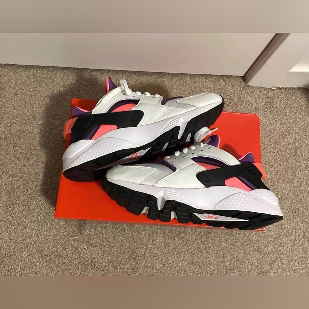 Nike Air Huarache (Bright Mango) - Size 9.5